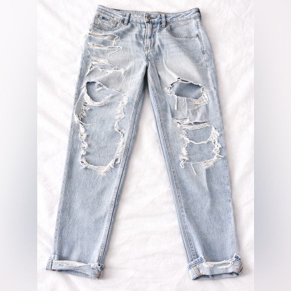 American Eagle Outfitters Denim - American Eagle High Rise Mom Jeans Size 8 Distressed”